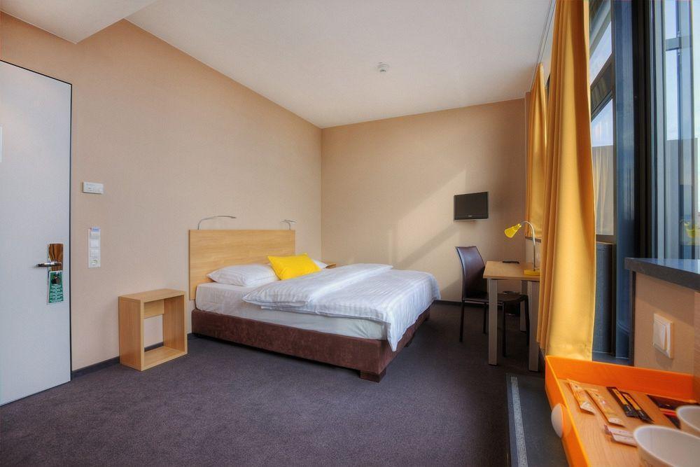 B&B Hotel Muenchen-Moosach Kültér fotó